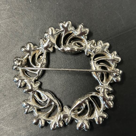 Vintage Silver Tone Red Rhinestone Christmas Wreath Brooch - Picture 2 of 5